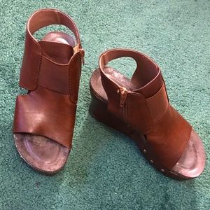 Size 7 1/2 M Pierre Dumas Brown Wedge Sandals